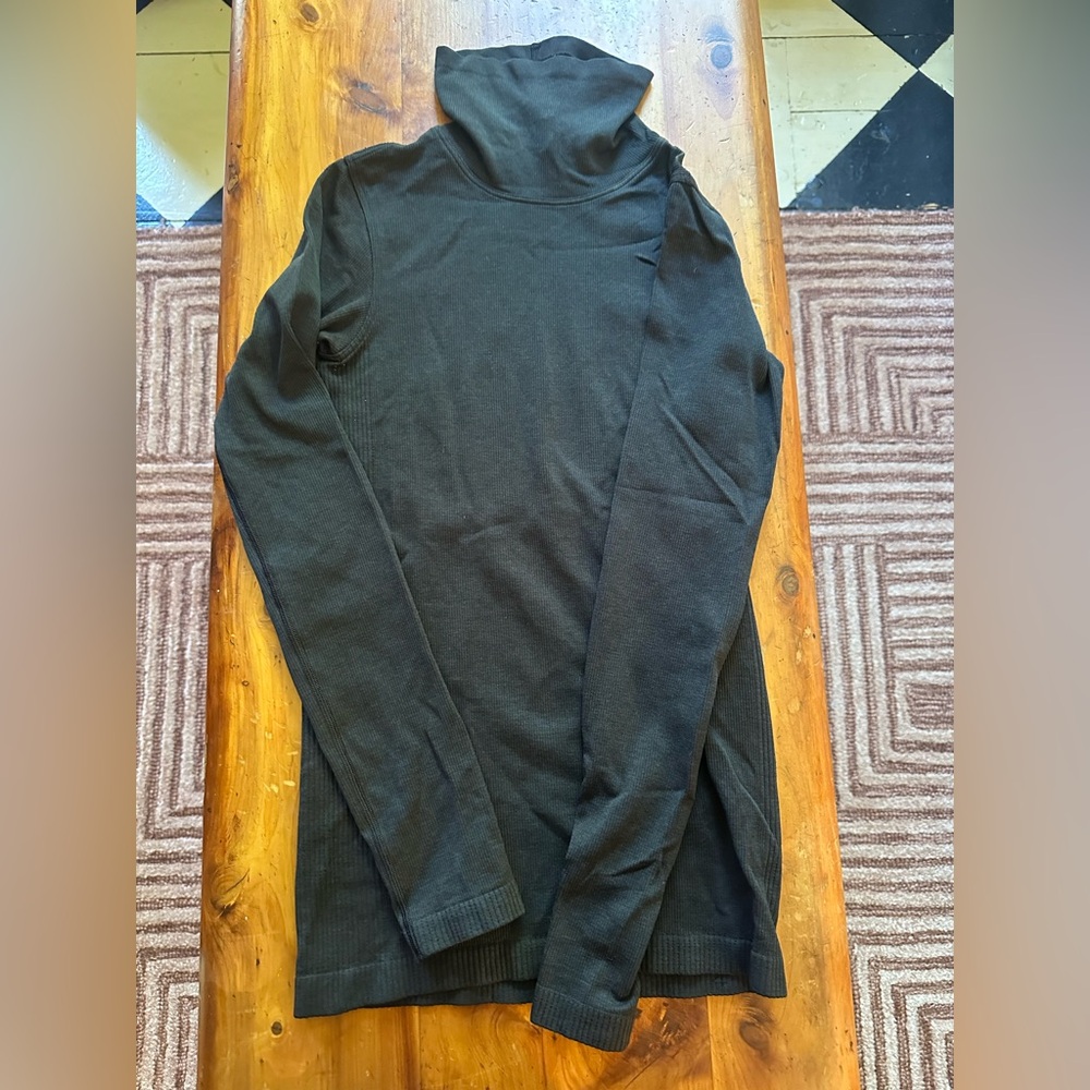 NWOT lululemon athletica Dark Gray Ribbed Funnel Neck Top Sz 4
